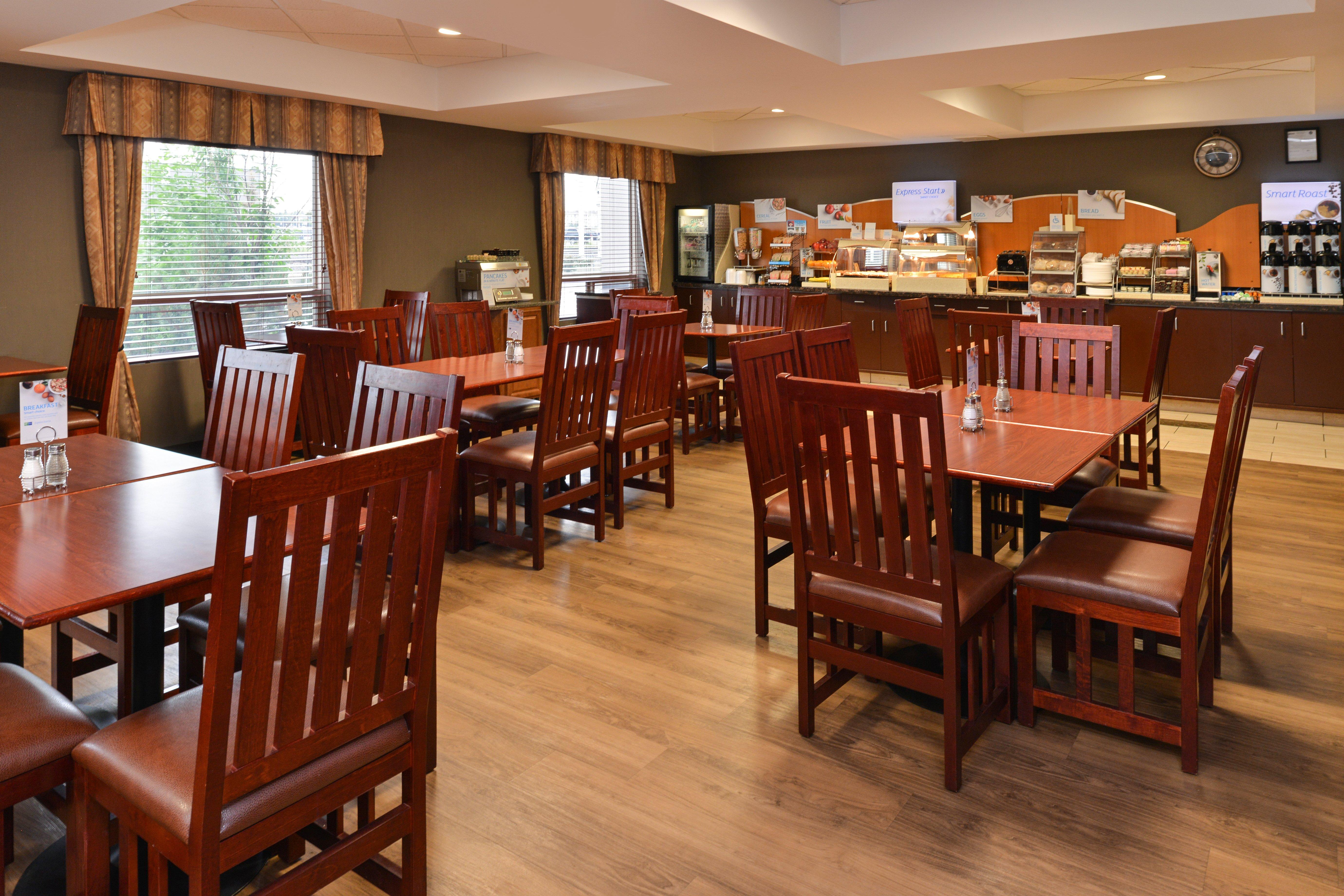 Holiday Inn Express Edmonton North By Ihg Dış mekan fotoğraf