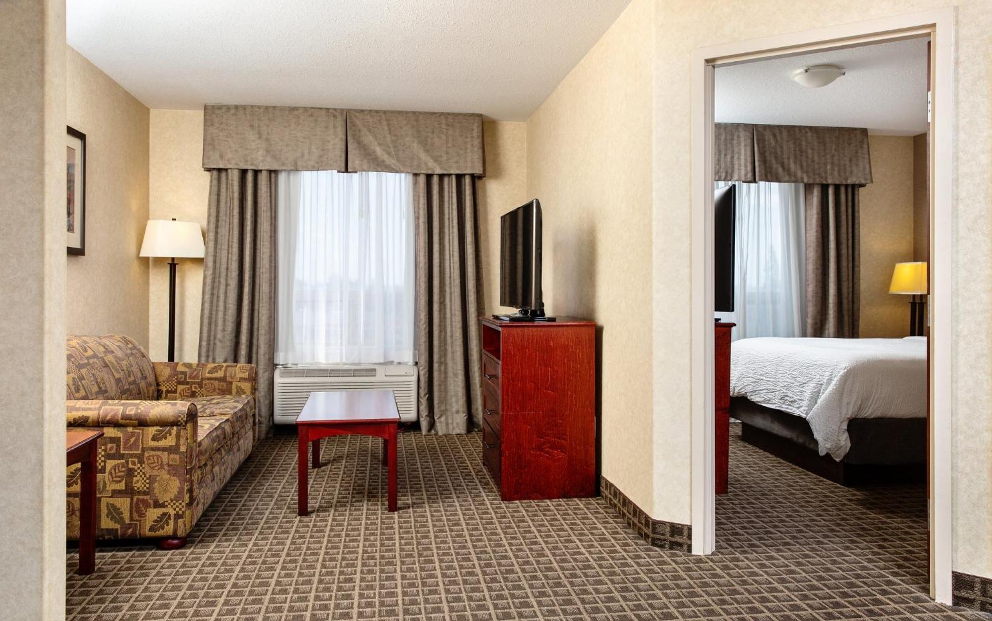 Holiday Inn Express Edmonton North By Ihg Dış mekan fotoğraf