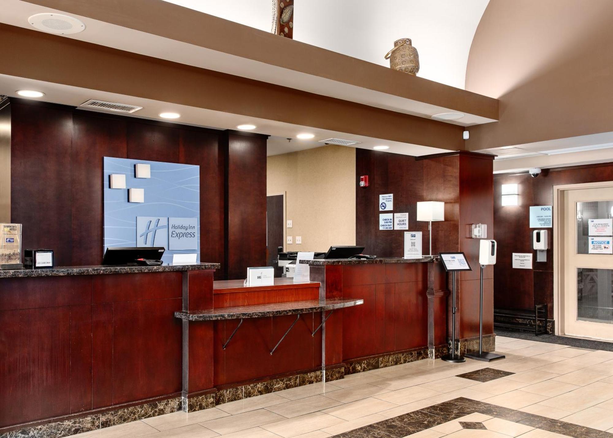 Holiday Inn Express Edmonton North By Ihg Dış mekan fotoğraf